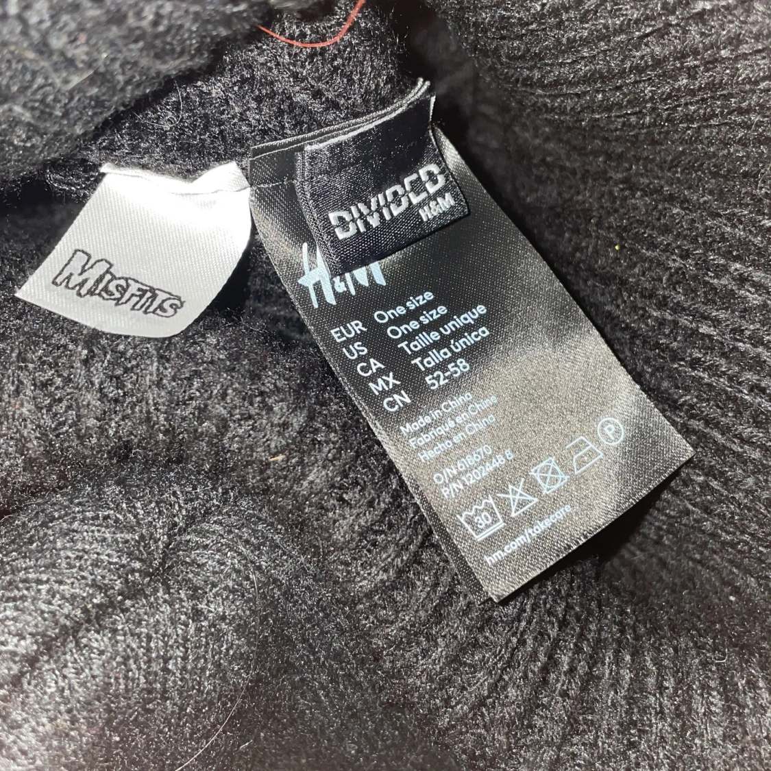 Svart Misfits mössa från H&M Divided - 1