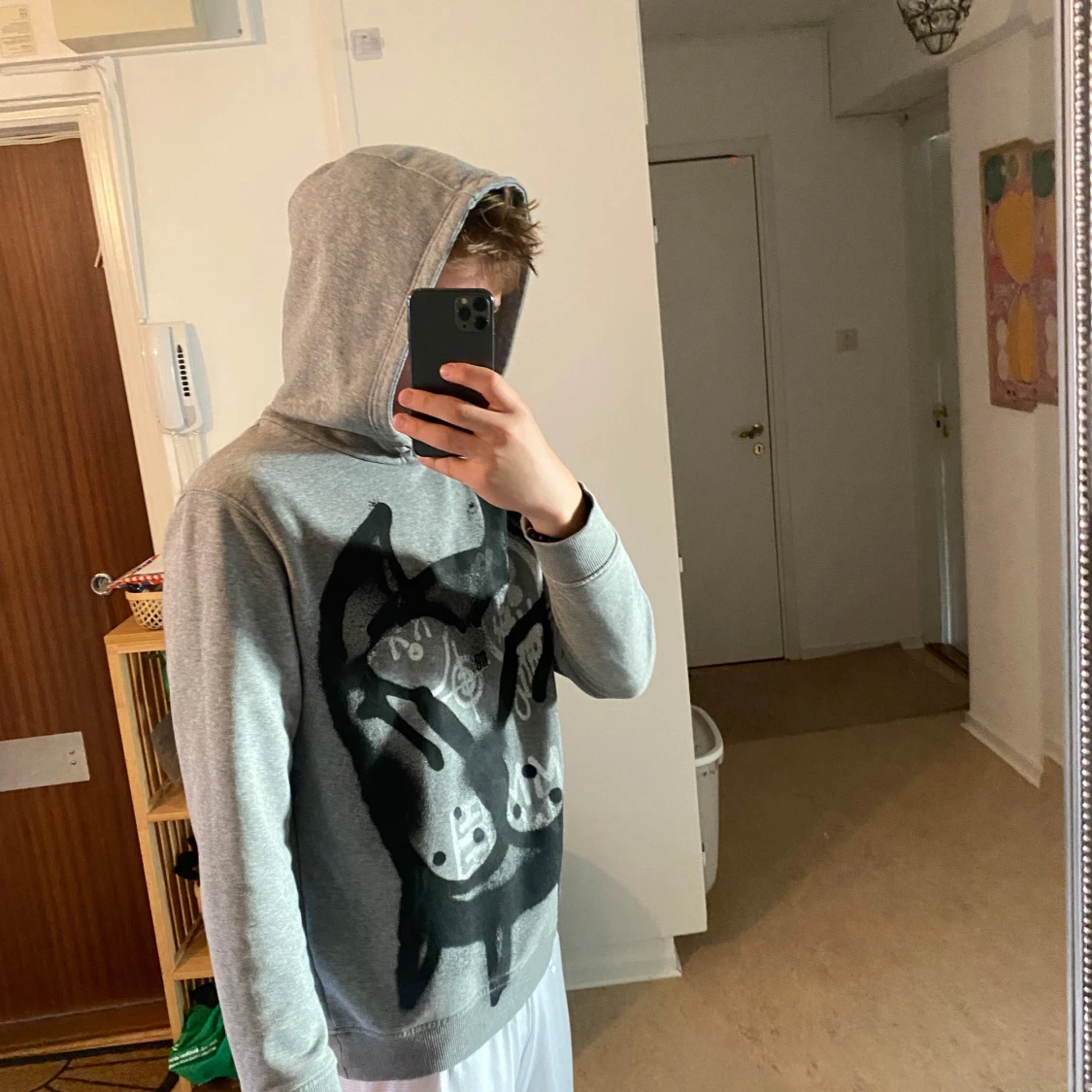 Grå Givenchy hoodie med svart print - 3