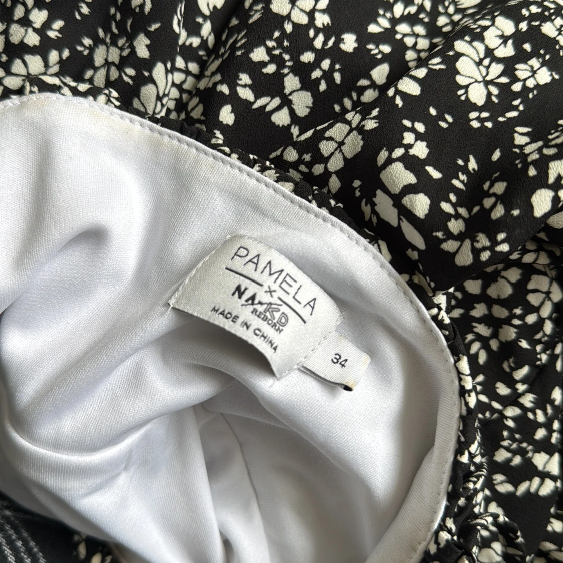 Svart blommig kortklänning NA-KDxPAMELA - 2