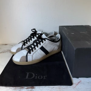 Dior Gats - Dior Homme Gats/skor | Storlek: 42 | Skick: Mycket fint för att vara dessa skor | Pris: 1999kr | Hojta till vid frågor