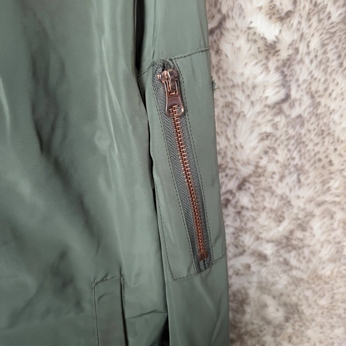 Olivgrön bomberjacka från The Black Label - 2