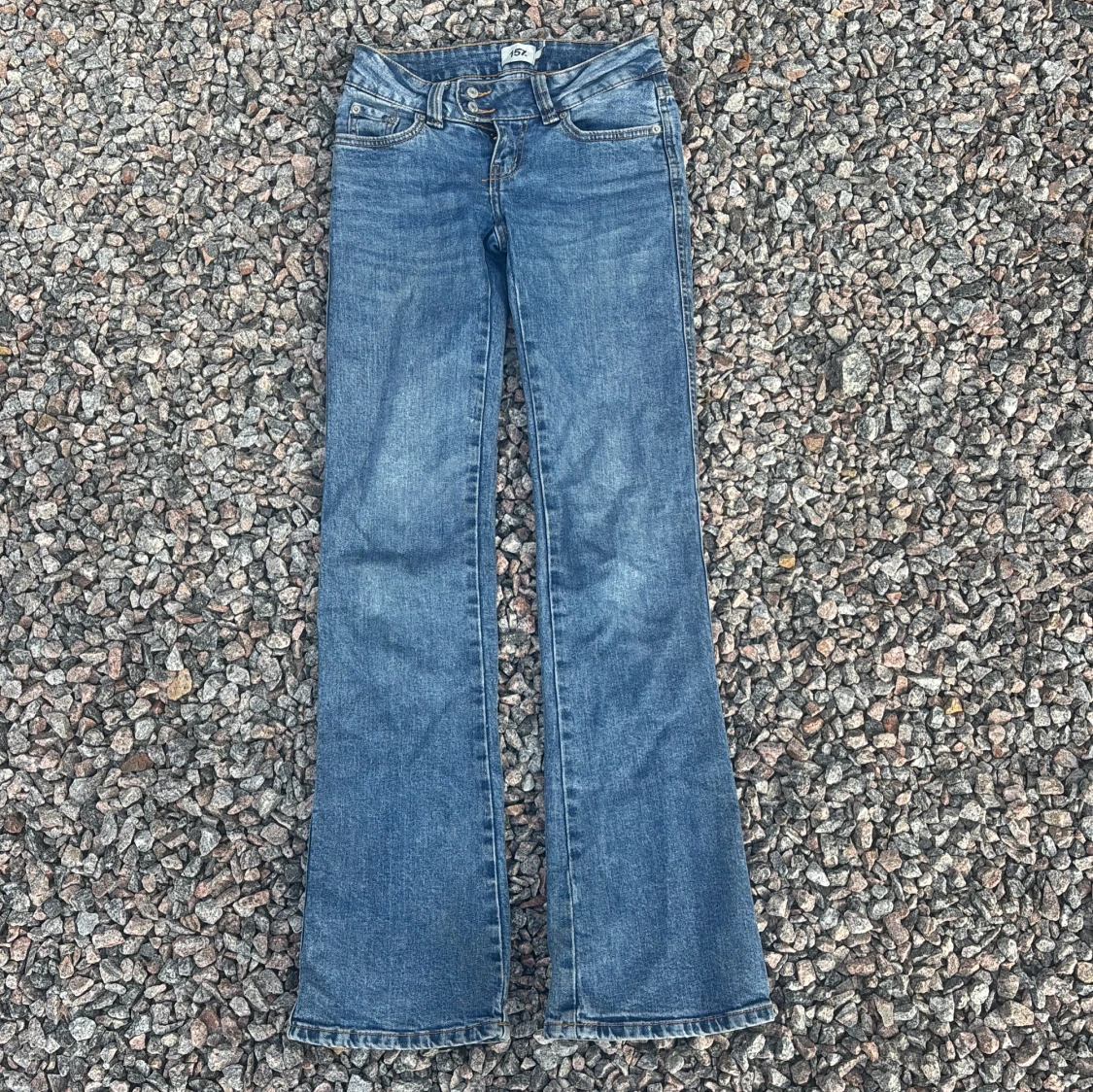 Blå bootcut jeans från 157
