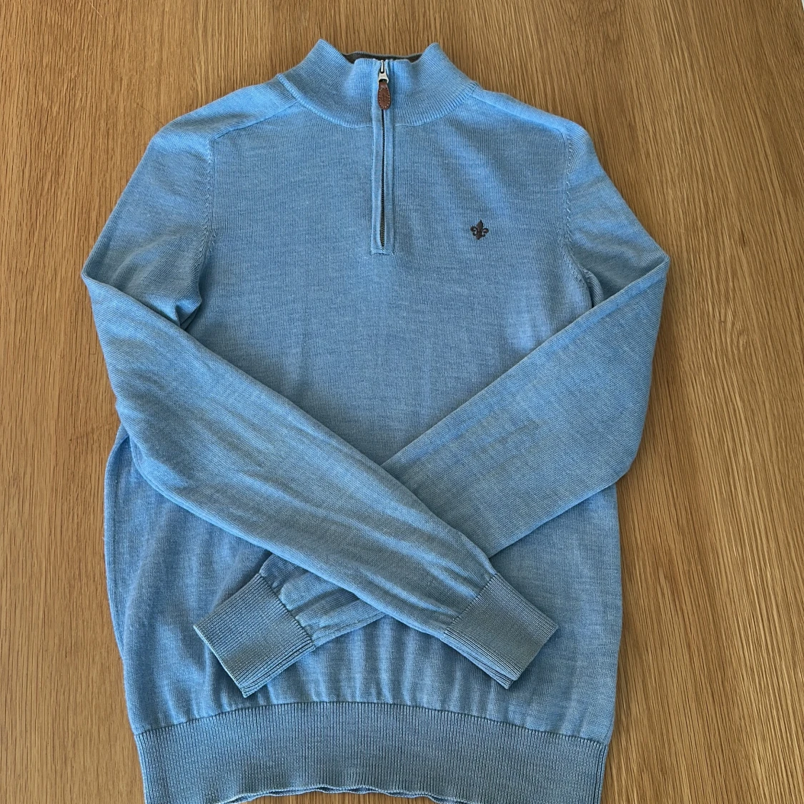 Ljusblå merinoullströja Morris half zip