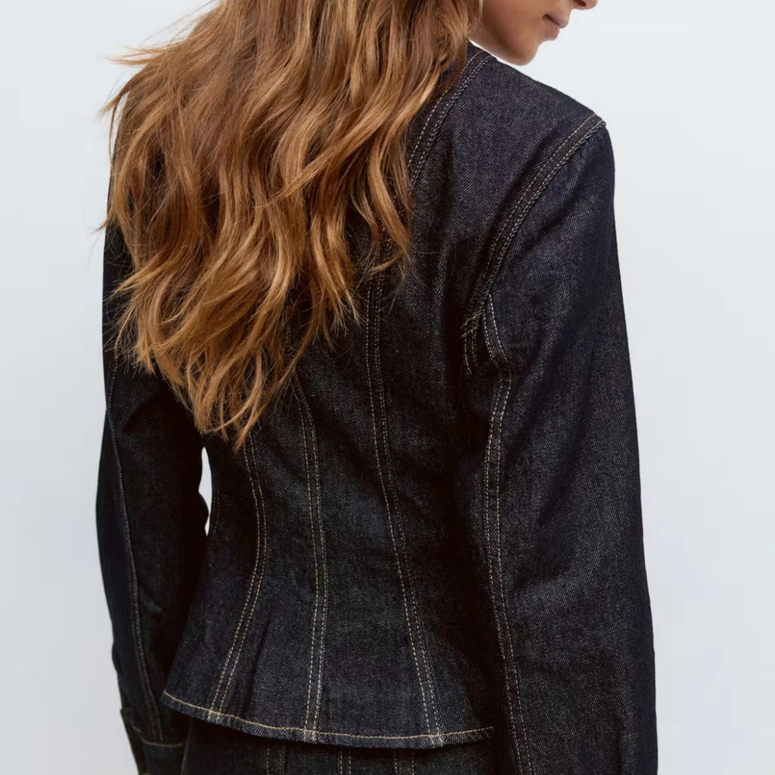 Mörkblå figursydd jeansjacka - 2