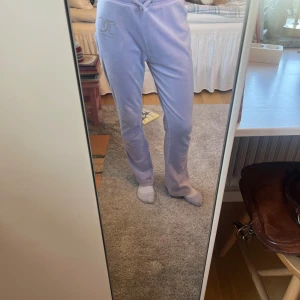 Ljuslila mjukisbyxor Juicy Couture - Jättefina mjukisar från juicy couture!