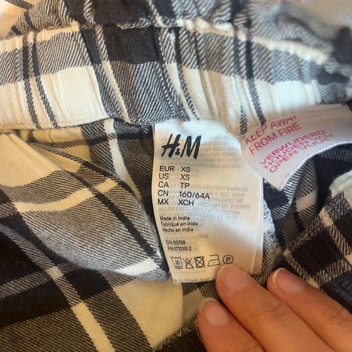 Rutig pyjamasbyxa från HM - 1