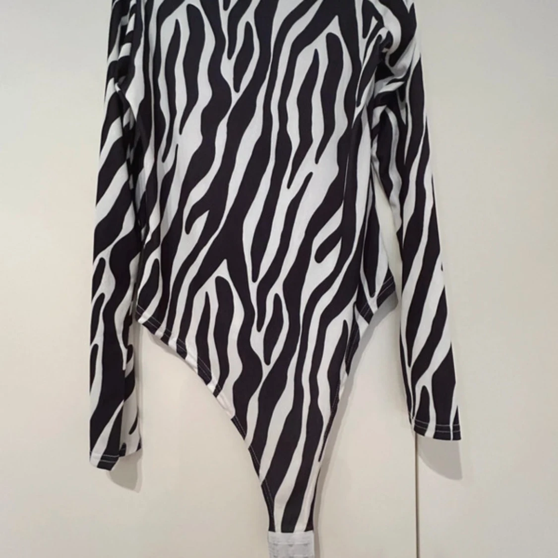 Zebramönstrad polotopp från Nama - 1