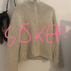 SÖKER  stickad kofta med dragkedja (zipup) - Om du har en liknande kofta snälla DM mig!! Storlek M-XL