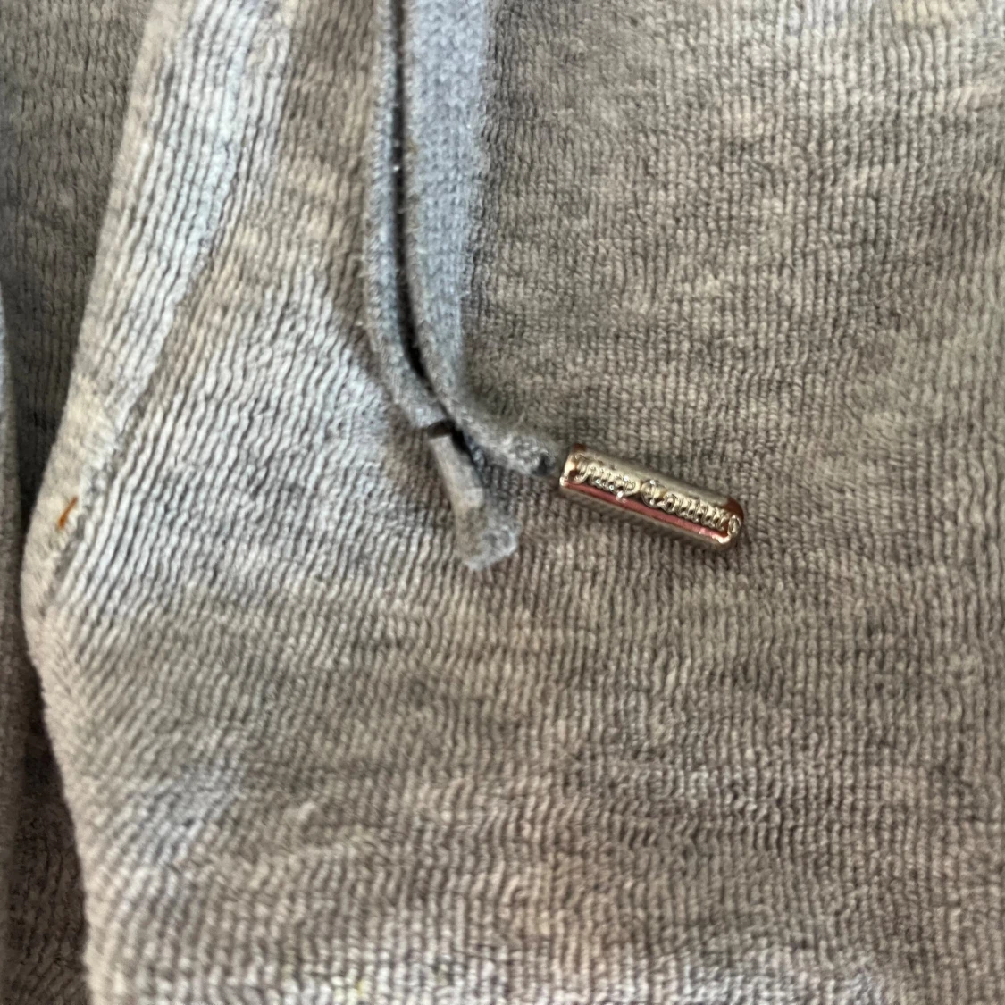 Gråa juicy byxor - 4