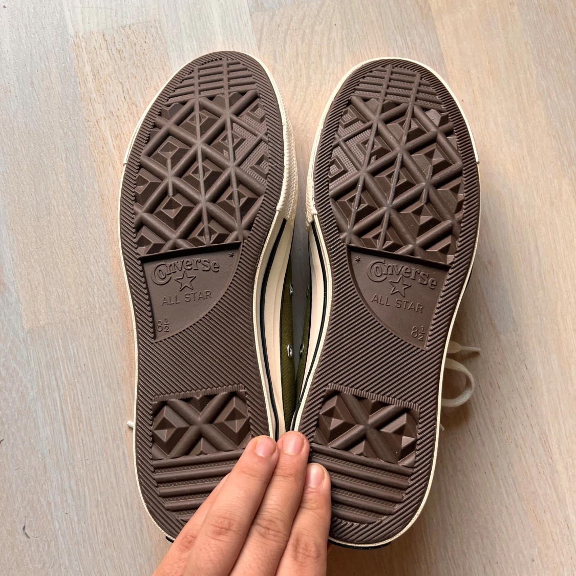 Olivgröna Converse Chuck Taylor strl 42 - 4