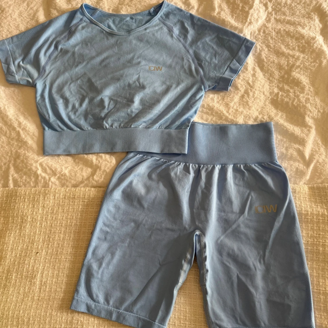 Ljusblått ICIW träningsset, en färg som inte säljs längre 🌼 - 3