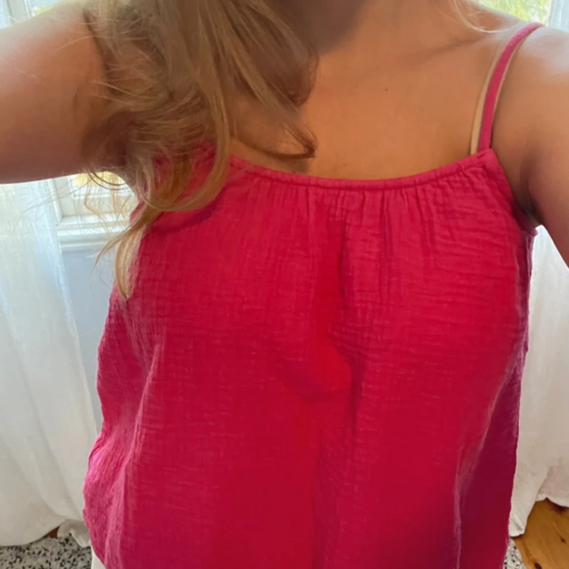 Rosa sommarklänning med knäppning