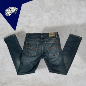 NUDIE JEANS GRIM TIM  - Ruggigt snygga Nudie Jeans Grim Tim | Stl: W30 L31 | Skick: 7/10 | Modellen är 182 | Hör av er vid funderingar! 