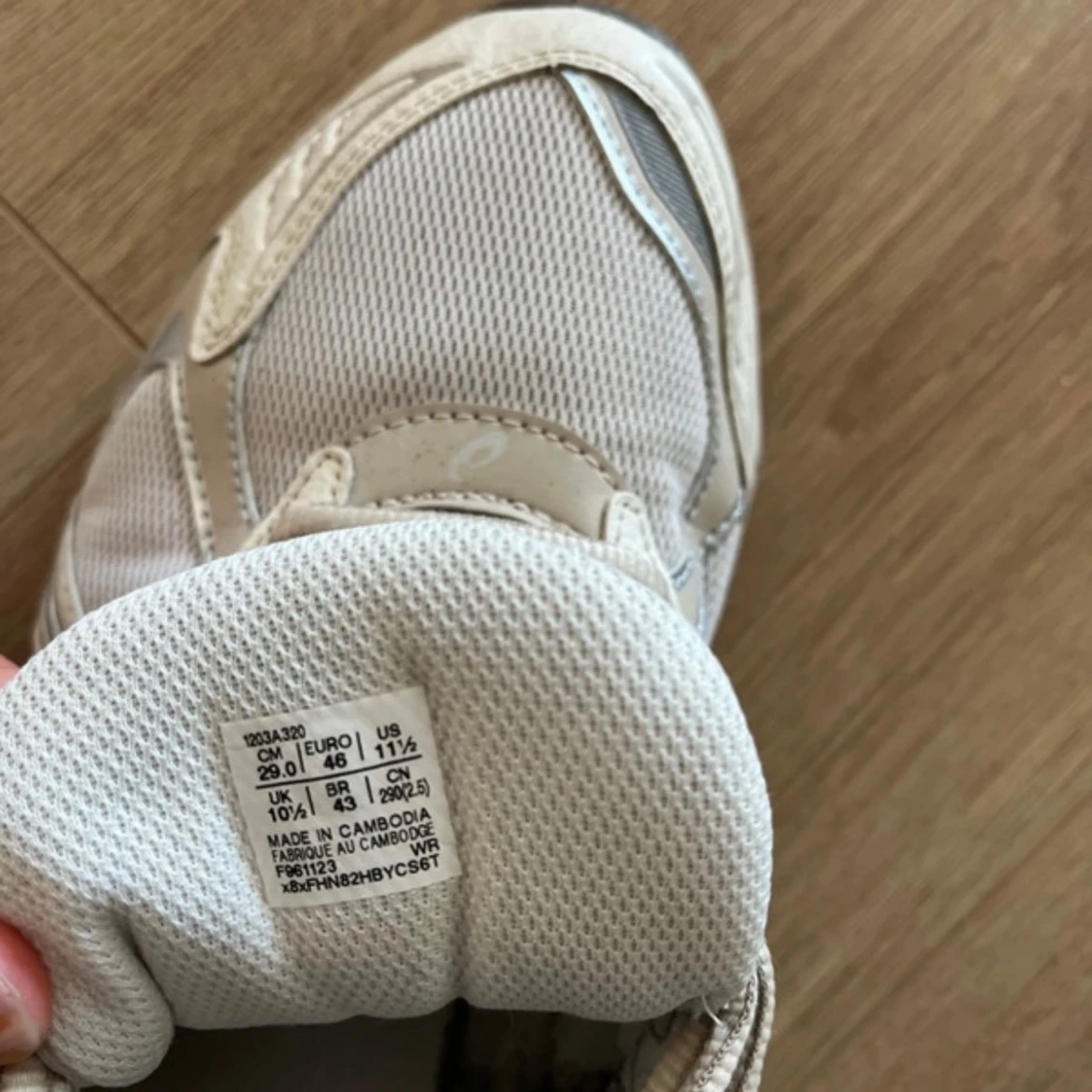 Vita sneakers från Asics - 4