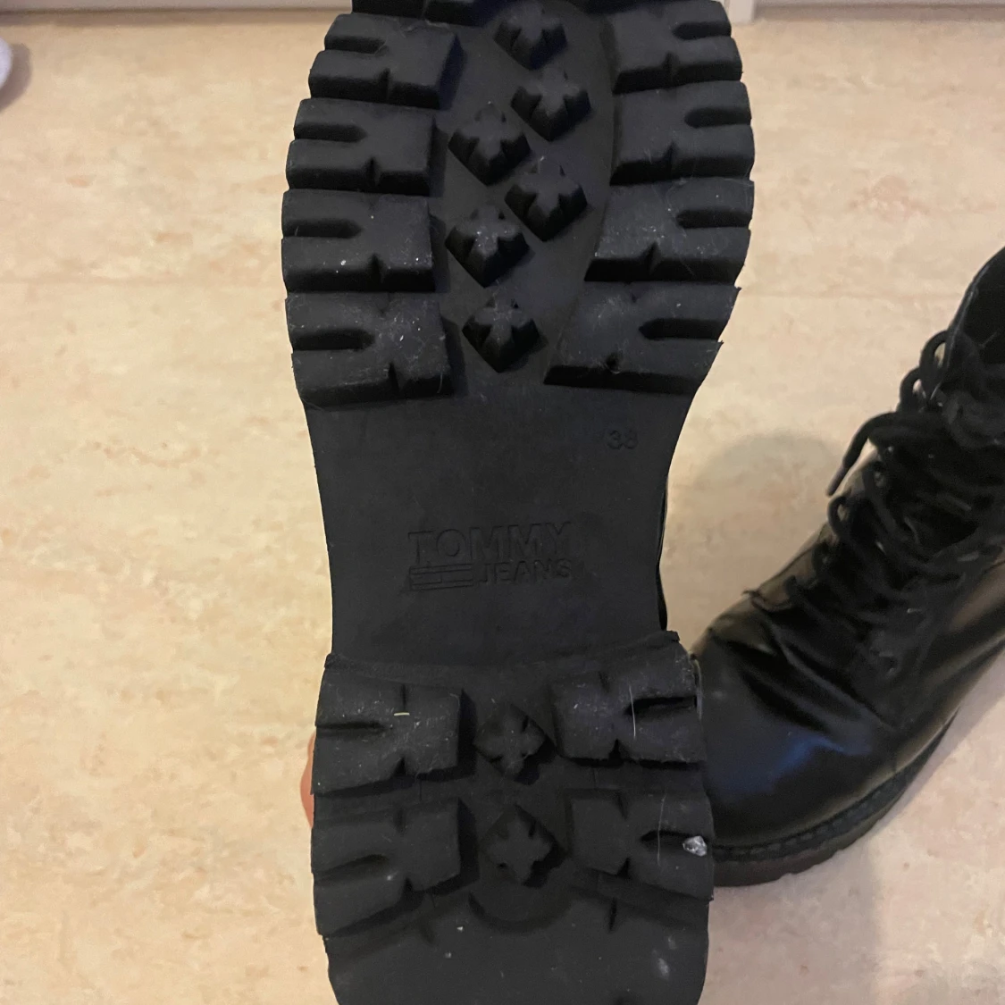 Svarta boots från Tommy Hilfiger - 1