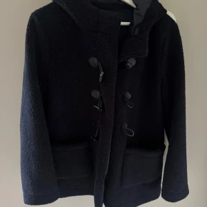 Maje kappa - Säljer min fina kappa från maje, superfint skick! Sitter bra på mig som är 172 cm lång