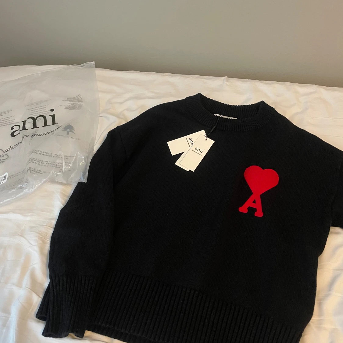 Svart stickad tröja från Ami