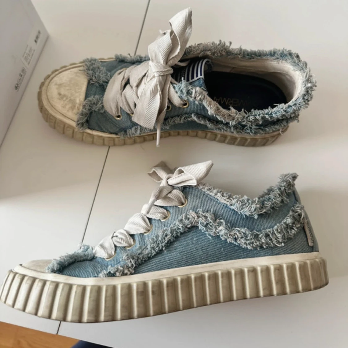 Zimmermann denim sneakers med fransar - 2