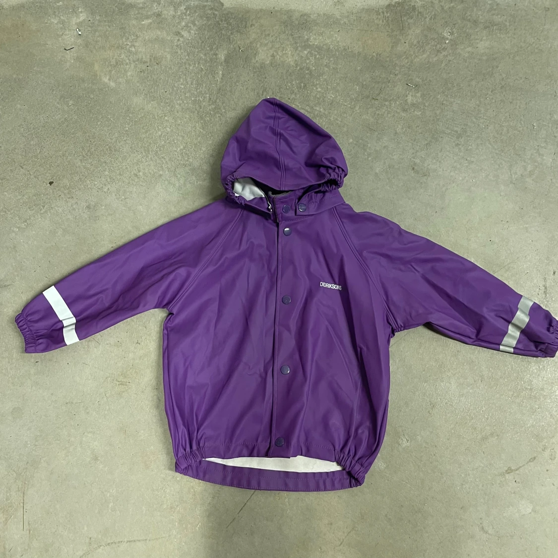 Lila regnjacka från Didriksons - 1