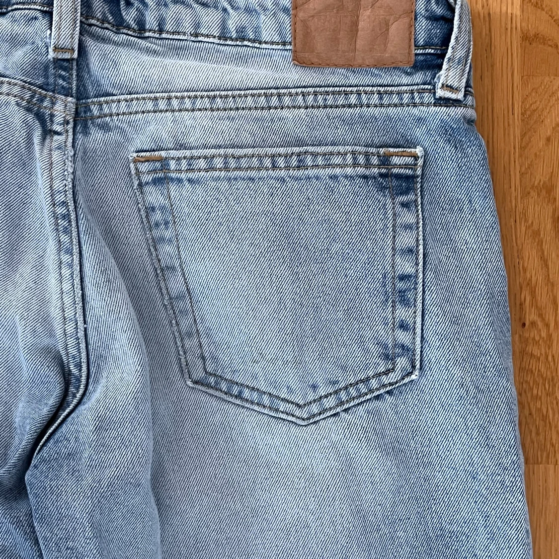 Arrow low, weekday  - 2