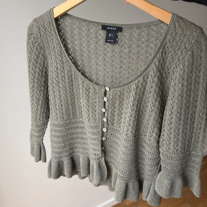 Kaki cardigan / topp - Så fin cardigan från lindex, jättebra skick 