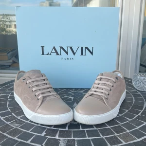 Lanvin skor  - Snygga beige sneakers från Lanvin i super skick allt og konmer med, storlek uk 6 ungefär 41-42. Pris kan diskuteras, skriv om ni undrar över något! 😎