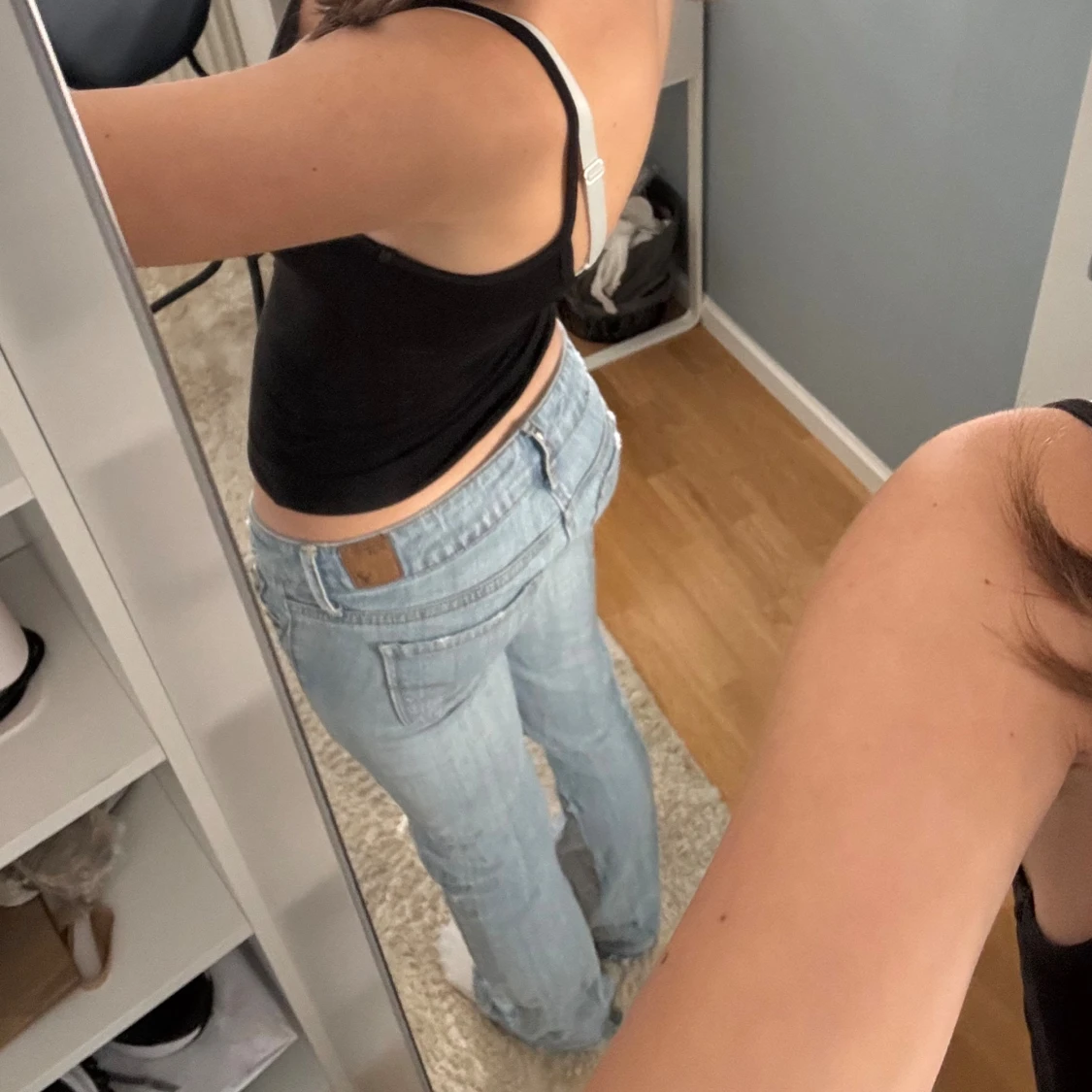 Ljusblå jeans med hål från American Eagle - 1