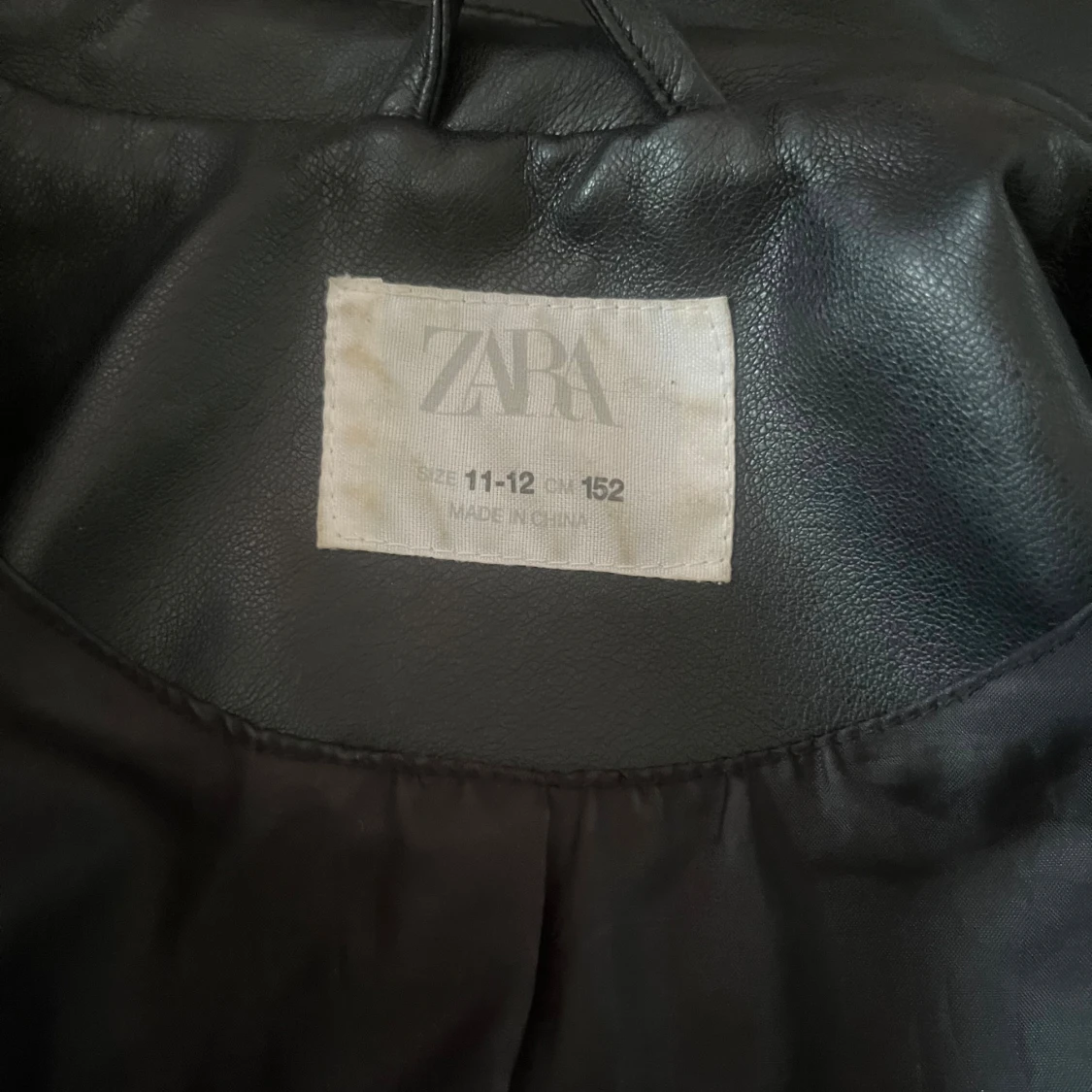 Svart skinnjacka med dragkedjor - 4