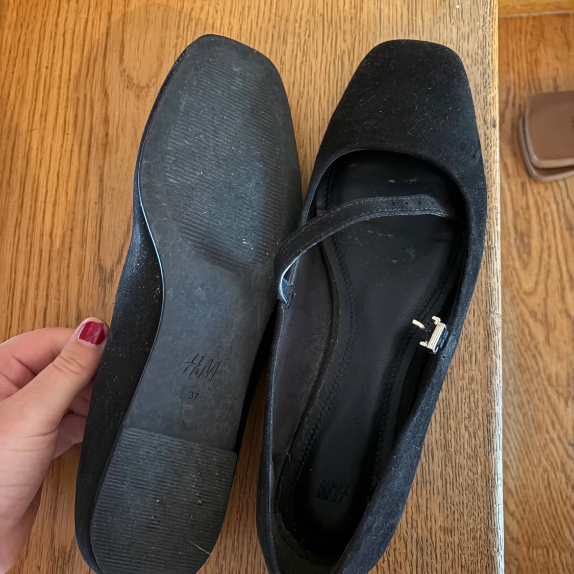 Svarta ballerinaskor med rem från H&M - 2