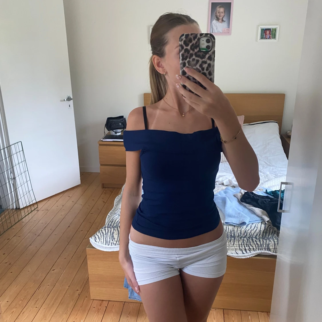 Mörkblå offshoulder topp