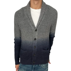 Stickad cardigan  - As get srickad cardigan i toppskick! Priser kan såklart diskuteras 