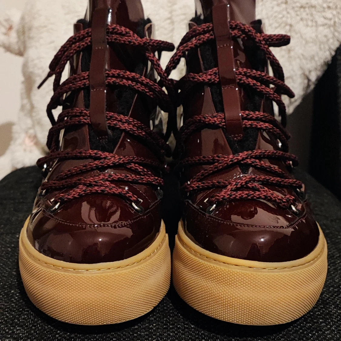 &Other Stories Vinröda moon boots med snörning storlek 37 - 1