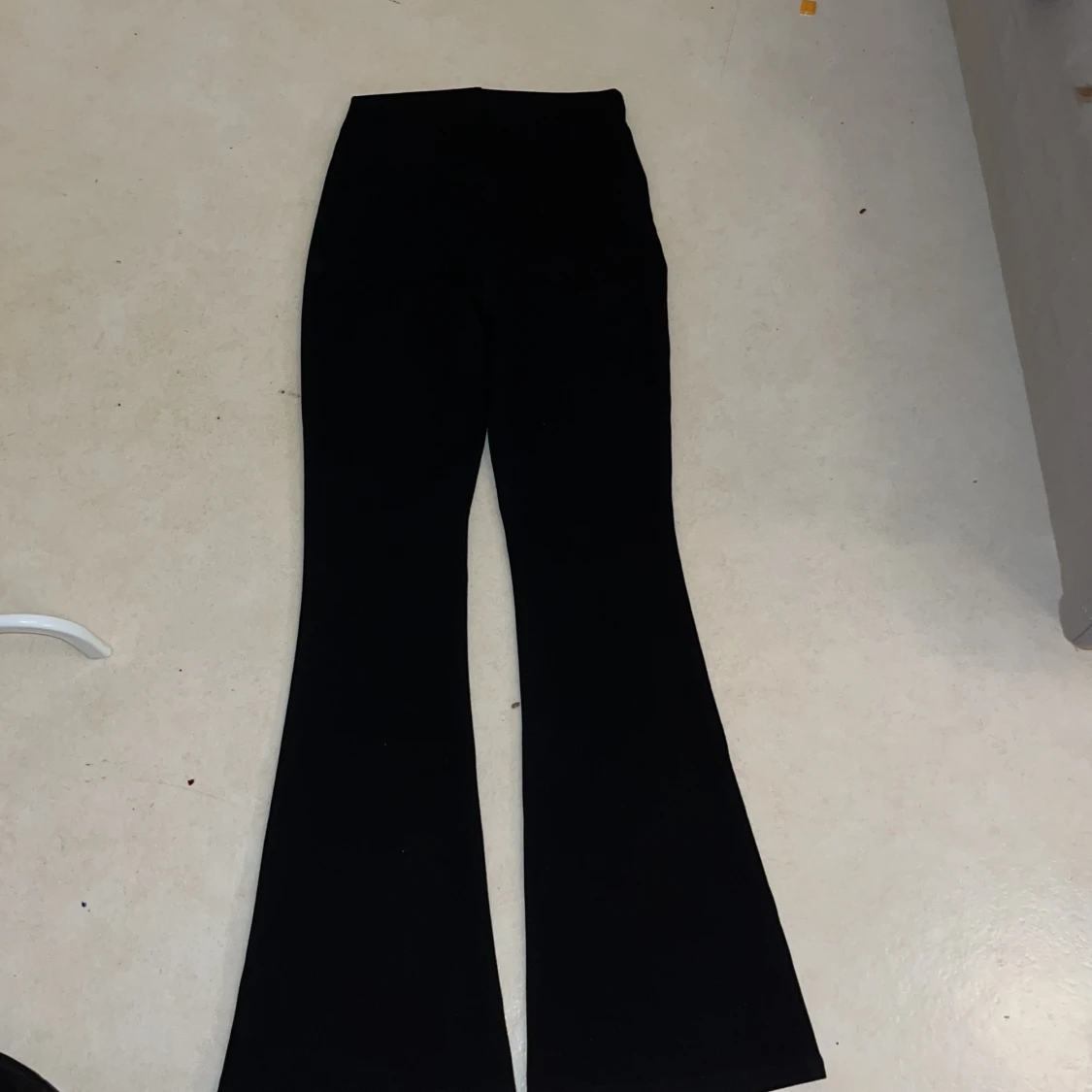 Svarta bootcut byxor från H&M XS - 1
