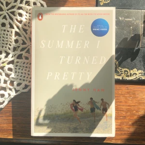 The summer i turned pretty - Jenny Han - Boken bakom den populära serien som nu finns ute på prime💗 Språk: Engelska
