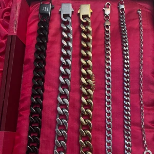 Armband - Säljer armband i styck pris. På andra bilden så sälj dom tre armbanden för 150 kr styck dom på bild tre för 200 och bild 4 100 kr 