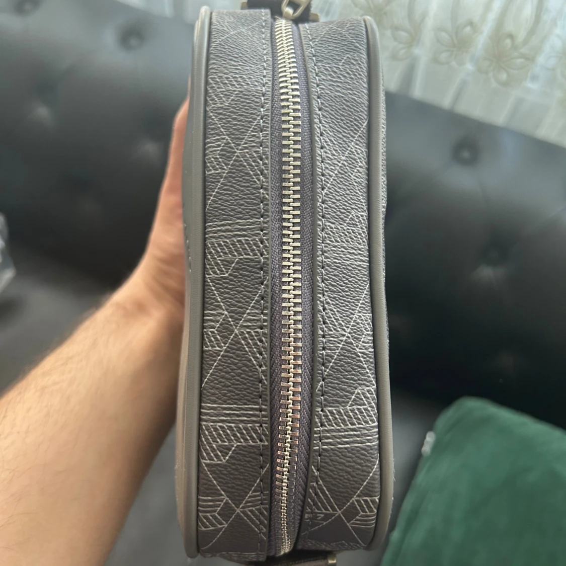 Grå axelväska från Lacoste - 2