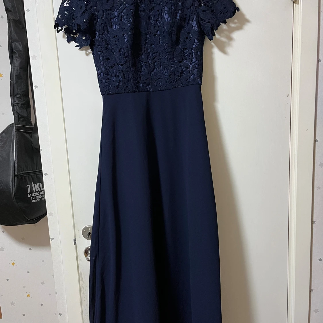 Marinblå långklänning med spets