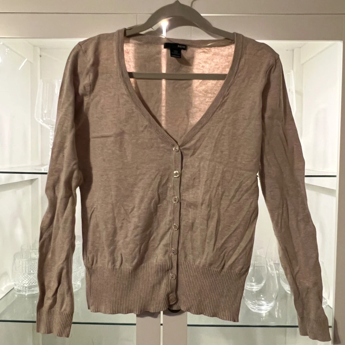 Beige kofta från H&M med knappar