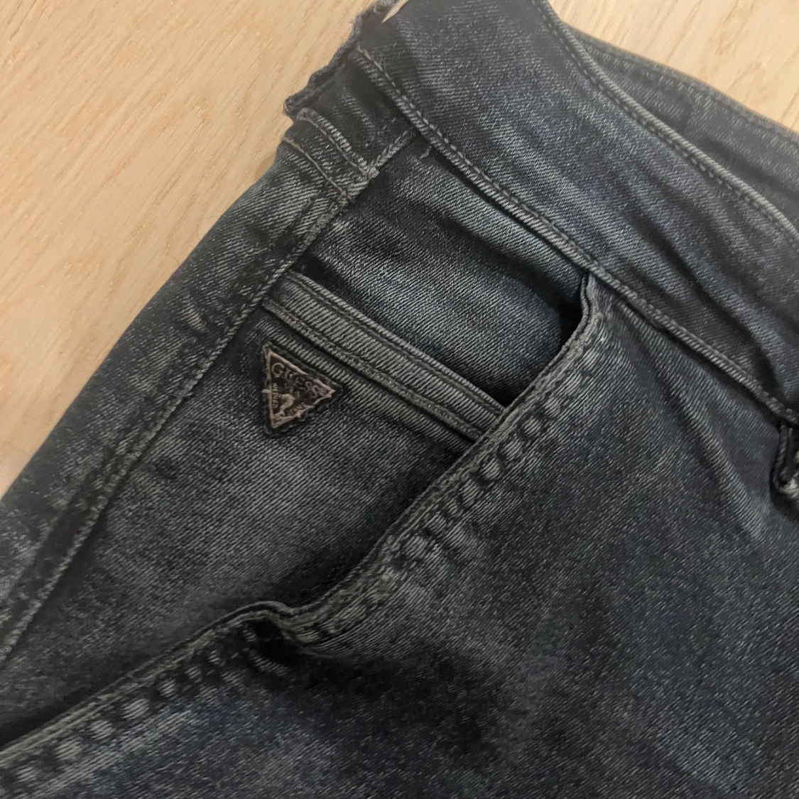 Svarta jeans från Guess med raka ben - 3