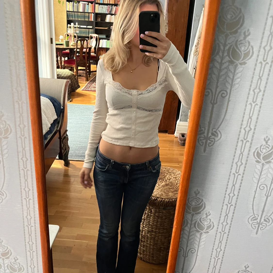 Vit långärmad topp med spets