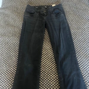 Mörkblå jeans från LTB Valerie - Säljer ett par mörkblå jeans från LTB, modellen Valerie 💞💞💞.