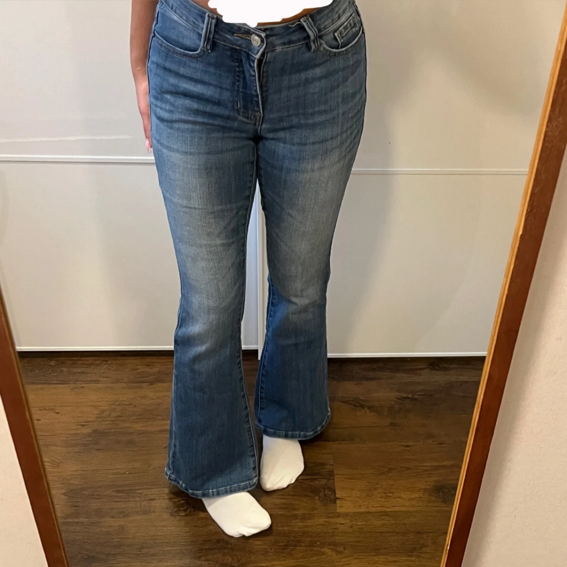 Blå bootcut jeans från Madlady
