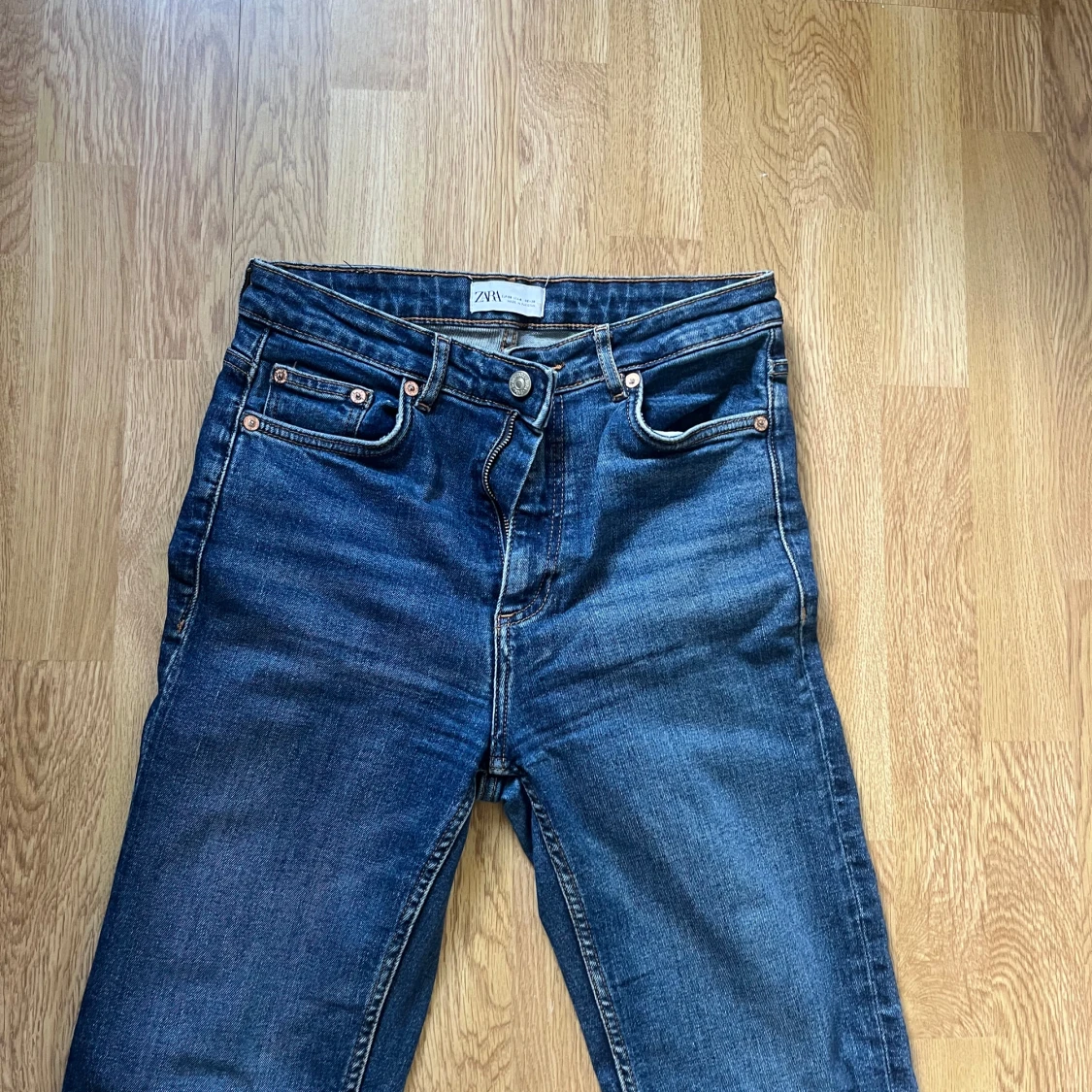 Blå raka jeans från Zara