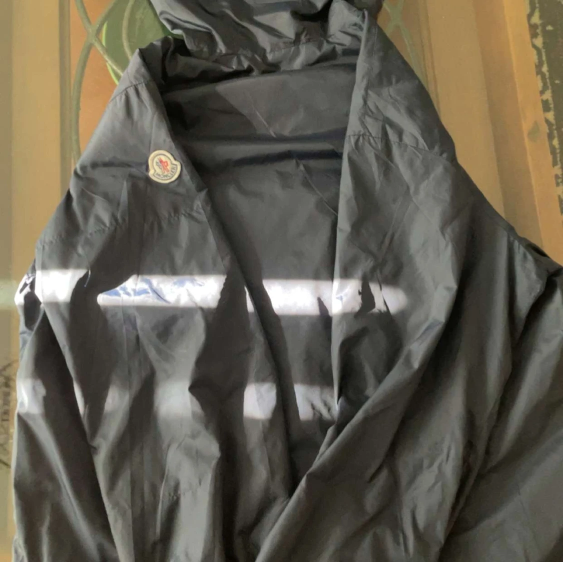 Svart vindjacka från Moncler med huva size m passar s  - 2