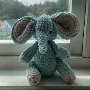 Virkad elefant  - Turkos virkad elefant 