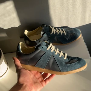Maison margielas gats  - Säljer nu dessa skitsnygga och sällsynta gatsen från Maison margiela! De är endast testade så väldigt bra skick. Köpta från Sicuro Fashion för några månader sedan så äkta såklart. Skriv för frågor mvh Rasmus ✌🏼✌🏼
