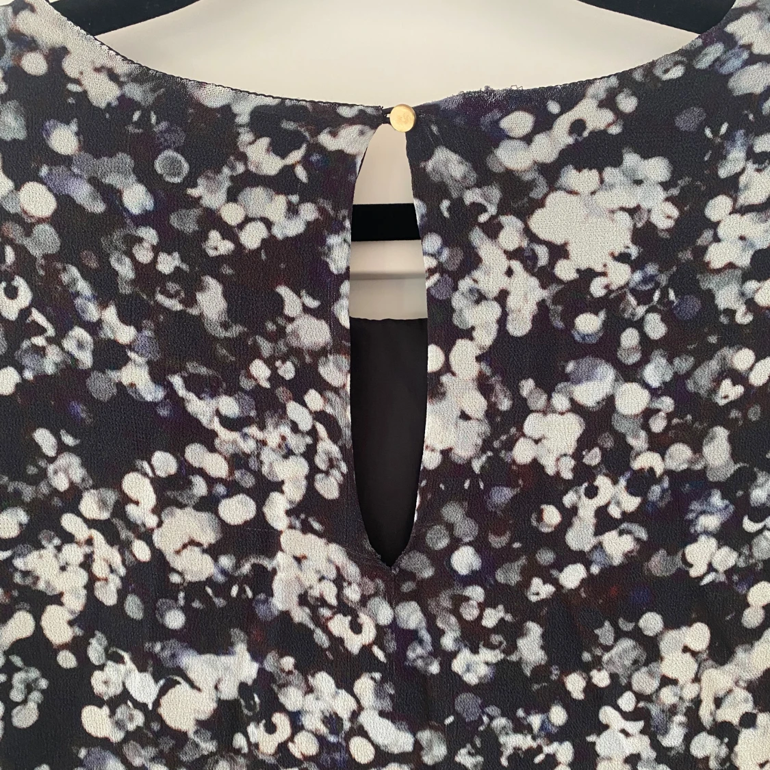 Svart och grå mönstrad kortklänning - 3