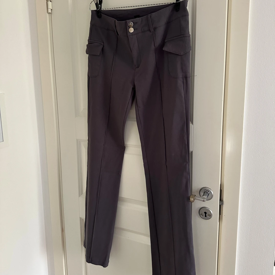 Grå cargopants från SHEIN, storlek L