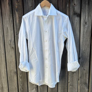 Vit skjorta från John Henric - Klassisk vit skjorta från John Henric | Storlek S | Grymt skick