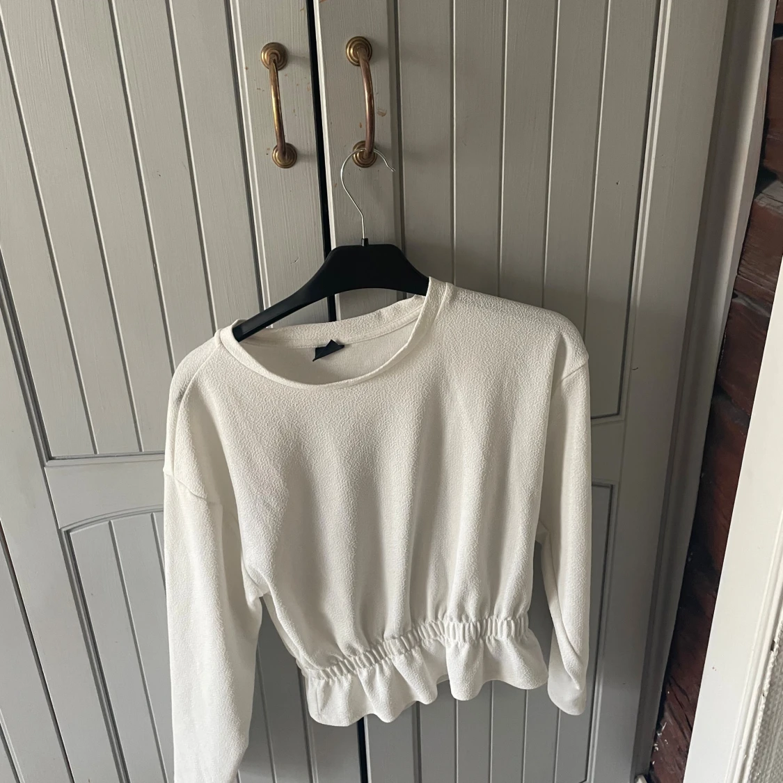 Vit långärmad tröja med snörning - 1